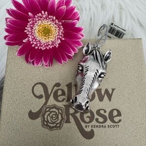 💛 KENDRA SCOTT Beau Horse Head Ornament in Vintage Silver